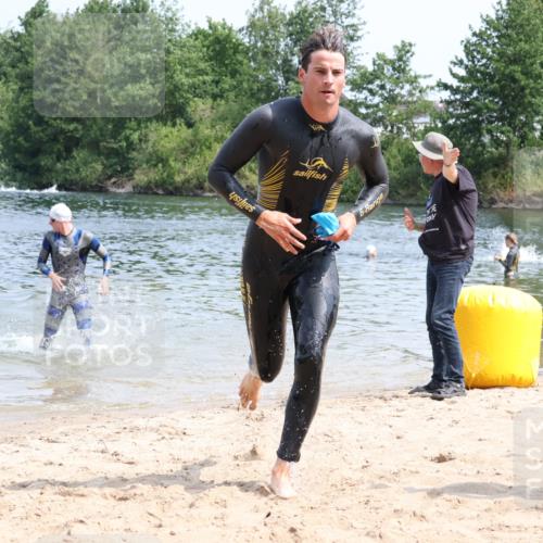 21.06.2025 - 27. Vierlanden-Triathlon Lena Gebhardt http://msf.ph/oto/8036394 15.06.2025 11:57:52 Schwimmen 984, 985, 986, 987 meine-sportfotos.de