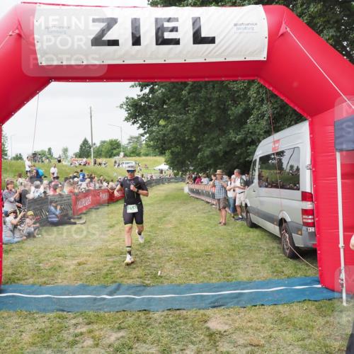 21.06.2025 - 27. Vierlanden-Triathlon MichiJ http://msf.ph/oto/8036399 15.06.2026 13:04:31 Ziel 711 meine-sportfotos.de