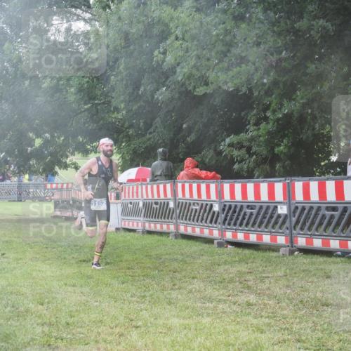 21.06.2025 - 27. Vierlanden-Triathlon KatJ http://msf.ph/oto/8036416 15.06.2025 13:54:38 Ziel 1152 meine-sportfotos.de