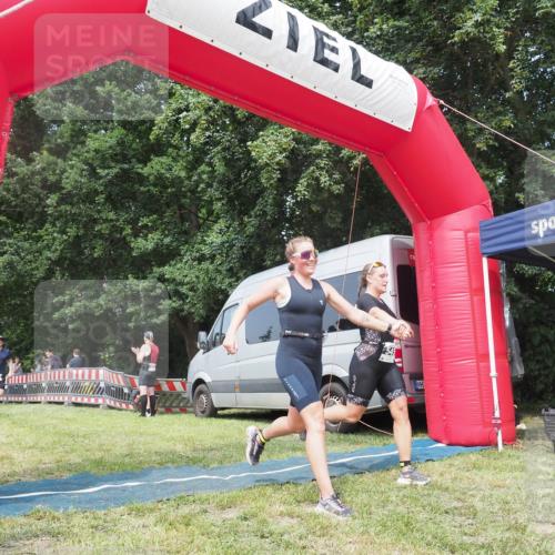 21.06.2025 - 27. Vierlanden-Triathlon KatJ http://msf.ph/oto/8036418 15.06.2025 11:25:20 Schwimmen  meine-sportfotos.de