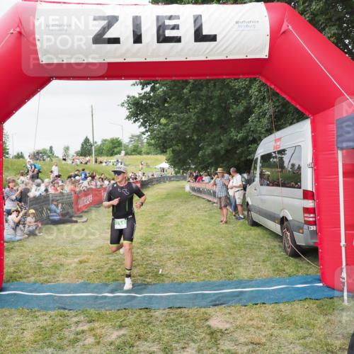 21.06.2025 - 27. Vierlanden-Triathlon MichiJ http://msf.ph/oto/8036423 15.06.2026 13:04:31 Ziel 711 meine-sportfotos.de