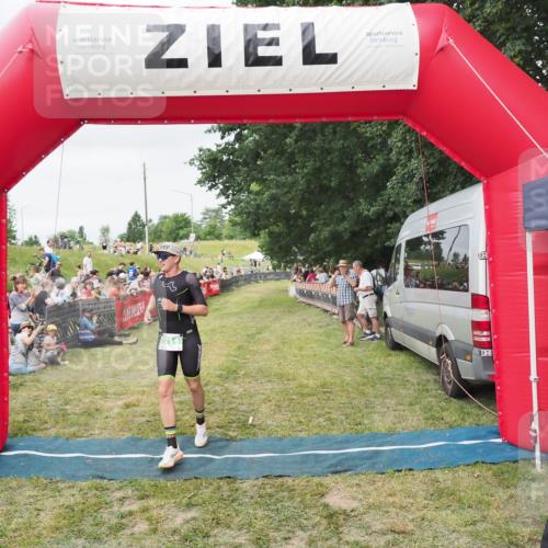 21.06.2025 - 27. Vierlanden-Triathlon MichiJ http://msf.ph/oto/8036433 15.06.2026 13:04:32 Ziel 711 meine-sportfotos.de