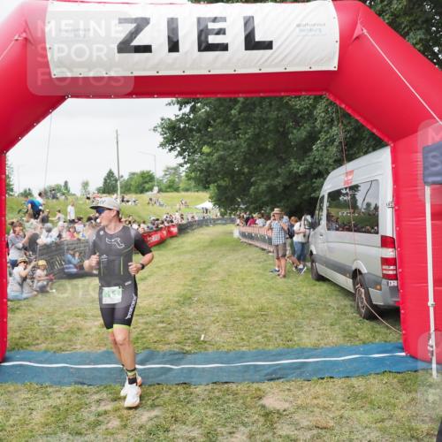 21.06.2025 - 27. Vierlanden-Triathlon MichiJ http://msf.ph/oto/8036449 15.06.2026 13:04:32 Ziel 711 meine-sportfotos.de