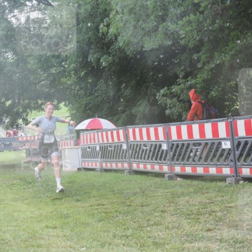 21.06.2025 - 27. Vierlanden-Triathlon KatJ http://msf.ph/oto/8036451 15.06.2025 14:14:56 Ziel 1189 meine-sportfotos.de