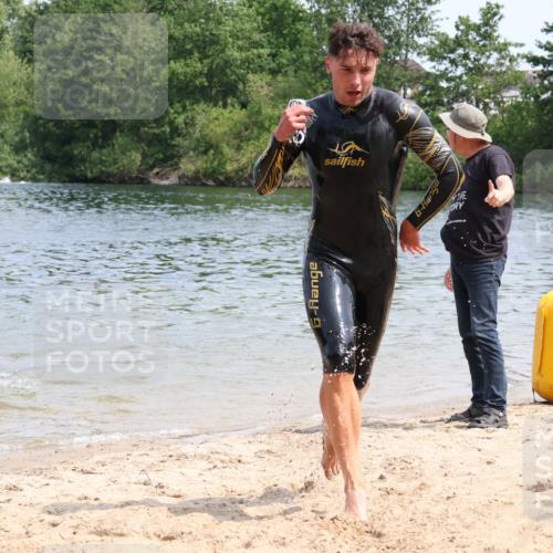 21.06.2025 - 27. Vierlanden-Triathlon Lena Gebhardt http://msf.ph/oto/8036459 15.06.2025 11:57:59 Schwimmen 984, 985, 986, 987, 988 meine-sportfotos.de