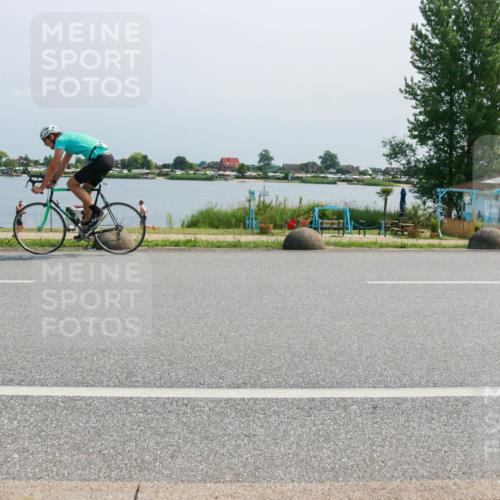 21.06.2025 - 27. Vierlanden-Triathlon H.Heesch http://msf.ph/oto/8036479 15.06.2025 11:45:37 Radfahren 645, 728, 733 meine-sportfotos.de