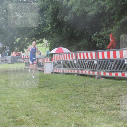 21.06.2025 - 27. Vierlanden-Triathlon KatJ http://msf.ph/oto/8036516 15.06.2025 14:15:21 Ziel 1278 meine-sportfotos.de