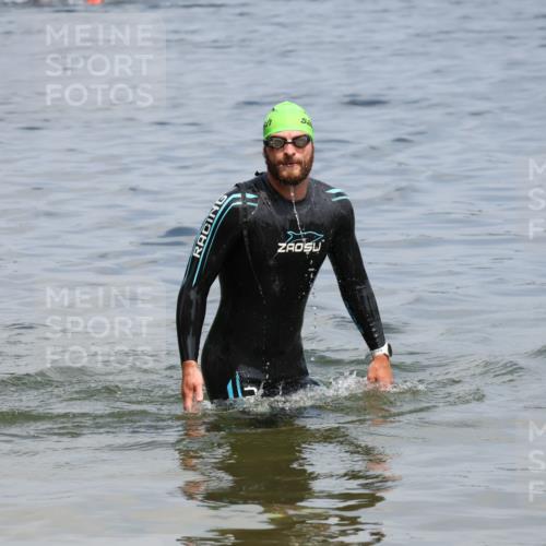 21.06.2025 - 27. Vierlanden-Triathlon Lena Gebhardt http://msf.ph/oto/8036529 15.06.2025 11:59:32 Schwimmen 997 meine-sportfotos.de