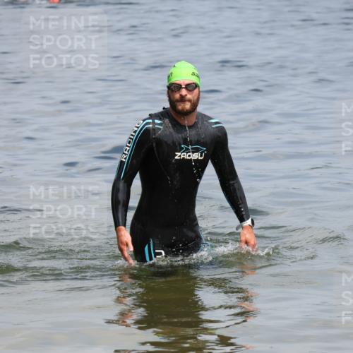 21.06.2025 - 27. Vierlanden-Triathlon Lena Gebhardt http://msf.ph/oto/8036533 15.06.2025 11:59:32 Schwimmen 997 meine-sportfotos.de