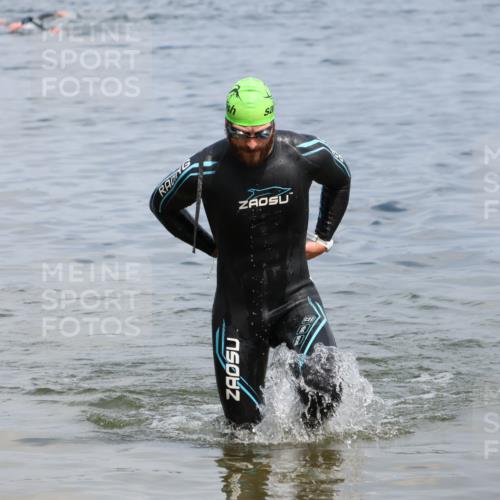 21.06.2025 - 27. Vierlanden-Triathlon Lena Gebhardt http://msf.ph/oto/8036537 15.06.2025 11:59:35 Schwimmen 997 meine-sportfotos.de