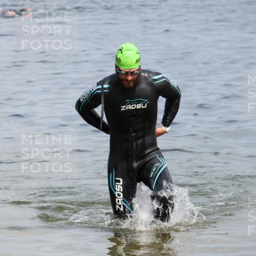 21.06.2025 - 27. Vierlanden-Triathlon Lena Gebhardt http://msf.ph/oto/8036539 15.06.2025 11:59:35 Schwimmen 997 meine-sportfotos.de
