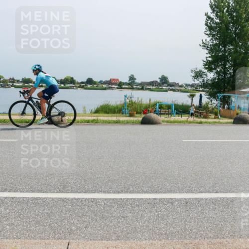 21.06.2025 - 27. Vierlanden-Triathlon H.Heesch http://msf.ph/oto/8036543 15.06.2025 11:46:10 Radfahren 215, 803 meine-sportfotos.de