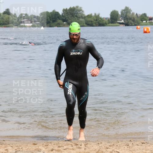 21.06.2025 - 27. Vierlanden-Triathlon Lena Gebhardt http://msf.ph/oto/8036552 15.06.2025 11:59:39 Schwimmen 997 meine-sportfotos.de