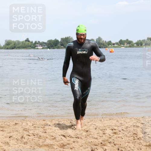 21.06.2025 - 27. Vierlanden-Triathlon Lena Gebhardt http://msf.ph/oto/8036554 15.06.2025 11:59:40 Schwimmen 997 meine-sportfotos.de