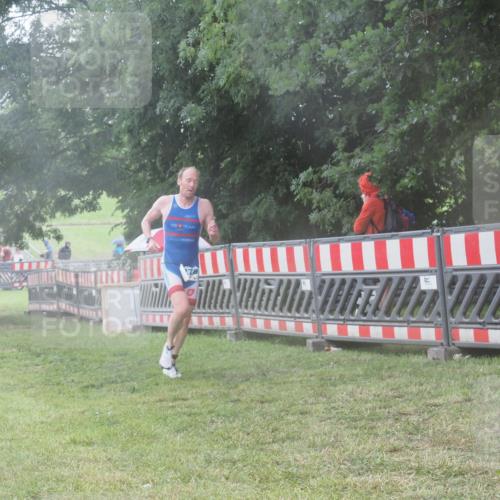 21.06.2025 - 27. Vierlanden-Triathlon KatJ http://msf.ph/oto/8036556 15.06.2025 14:15:22 Ziel 1278 meine-sportfotos.de