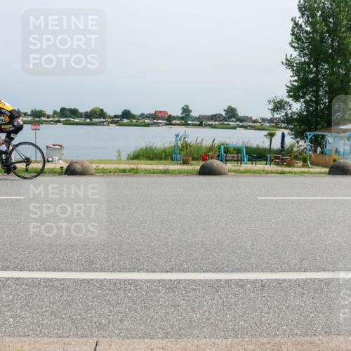 21.06.2025 - 27. Vierlanden-Triathlon H.Heesch http://msf.ph/oto/8036567 15.06.2025 11:46:13 Radfahren 215, 663, 803, 886 meine-sportfotos.de