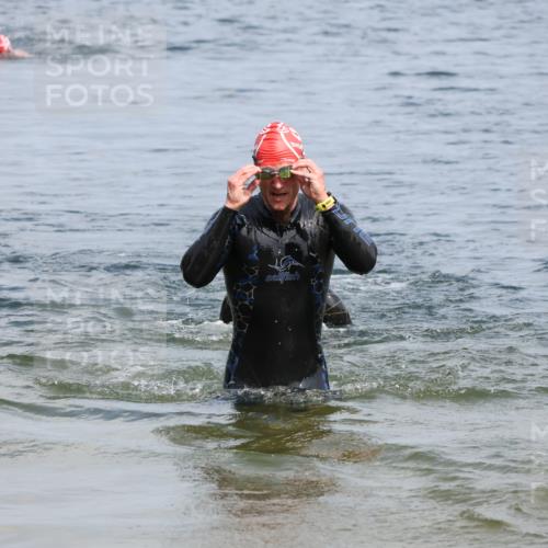 21.06.2025 - 27. Vierlanden-Triathlon Lena Gebhardt http://msf.ph/oto/8036576 15.06.2025 12:00:21 Schwimmen 989 meine-sportfotos.de