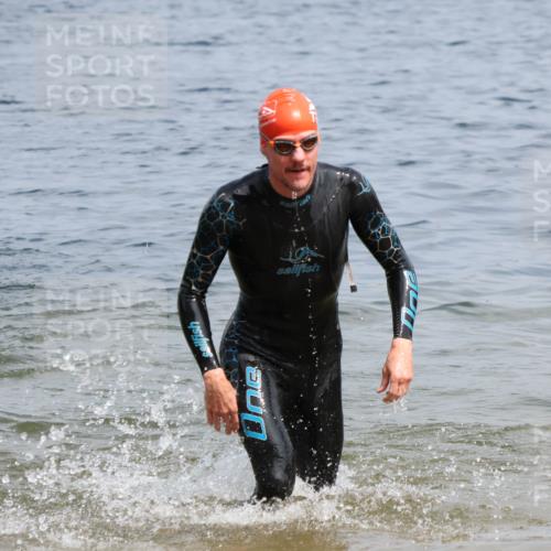21.06.2025 - 27. Vierlanden-Triathlon Lena Gebhardt http://msf.ph/oto/8036583 15.06.2025 12:00:22 Schwimmen 989 meine-sportfotos.de