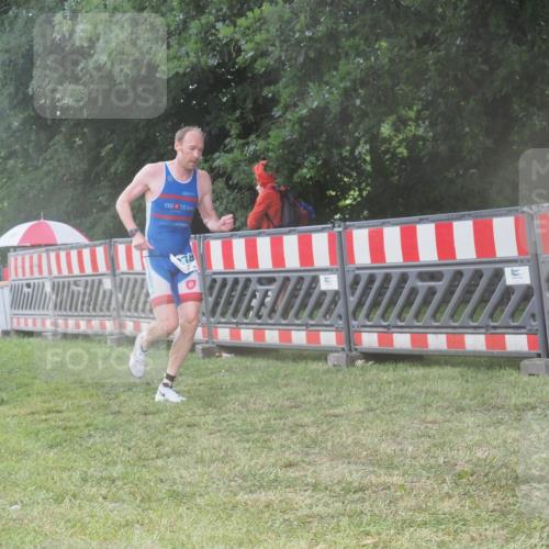 21.06.2025 - 27. Vierlanden-Triathlon KatJ http://msf.ph/oto/8036587 15.06.2025 14:15:23 Ziel 1278 meine-sportfotos.de