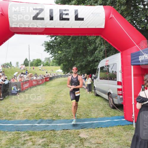 21.06.2025 - 27. Vierlanden-Triathlon MichiJ http://msf.ph/oto/8036589 15.06.2026 13:05:29 Ziel 1032 meine-sportfotos.de