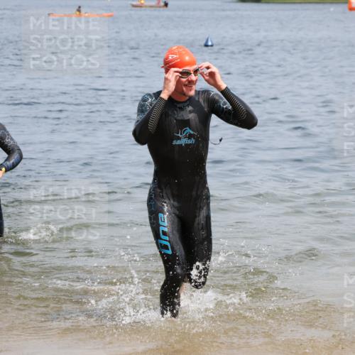 21.06.2025 - 27. Vierlanden-Triathlon Lena Gebhardt http://msf.ph/oto/8036592 15.06.2025 12:00:23 Schwimmen 989 meine-sportfotos.de