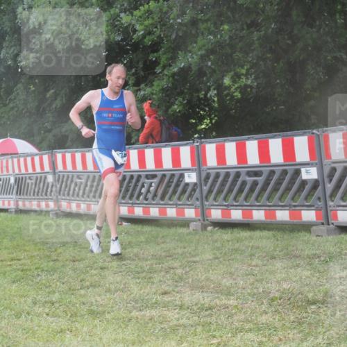 21.06.2025 - 27. Vierlanden-Triathlon KatJ http://msf.ph/oto/8036593 15.06.2025 14:15:23 Ziel 1278 meine-sportfotos.de