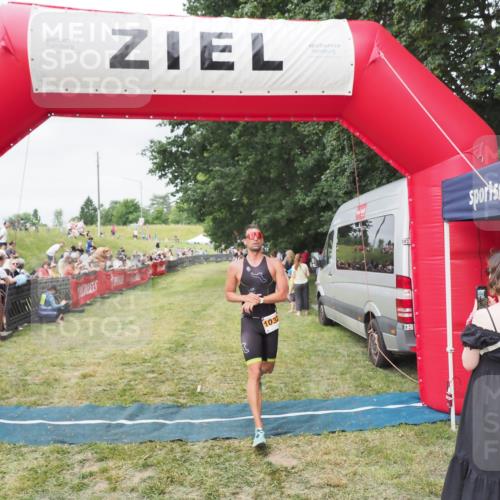 21.06.2025 - 27. Vierlanden-Triathlon MichiJ http://msf.ph/oto/8036596 15.06.2026 13:05:29 Ziel 1032 meine-sportfotos.de