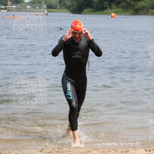 21.06.2025 - 27. Vierlanden-Triathlon Lena Gebhardt http://msf.ph/oto/8036597 15.06.2025 12:00:24 Schwimmen 989 meine-sportfotos.de