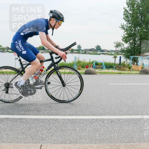 15.06.2025 - 27. Vierlanden-Triathlon H.Heesch http://msf.ph/oto/8036609 15.06.2025 10:48:56 Radfahren 229, 236, 358, 378 meine-sportfotos.de