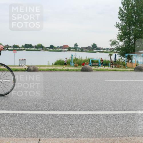15.06.2025 - 27. Vierlanden-Triathlon H.Heesch http://msf.ph/oto/8036614 15.06.2025 10:49:00 Radfahren 229, 358, 378, 440 meine-sportfotos.de