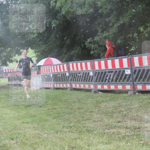 21.06.2025 - 27. Vierlanden-Triathlon KatJ http://msf.ph/oto/8036619 15.06.2025 14:15:34 Ziel 1172, 1211, 1309 meine-sportfotos.de