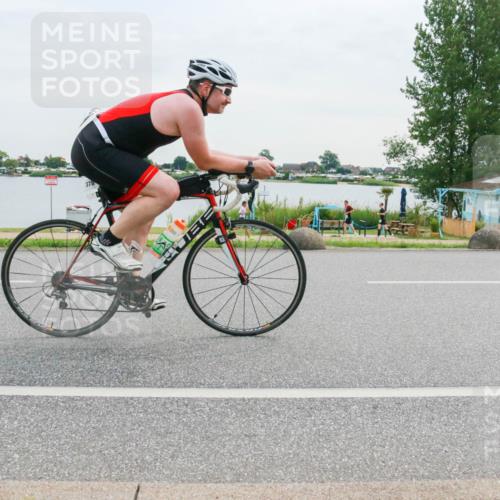 15.06.2025 - 27. Vierlanden-Triathlon H.Heesch http://msf.ph/oto/8036621 15.06.2025 10:49:00 Radfahren 229, 358, 378, 440 meine-sportfotos.de