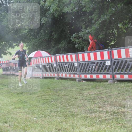 21.06.2025 - 27. Vierlanden-Triathlon KatJ http://msf.ph/oto/8036628 15.06.2025 14:15:34 Ziel 1172, 1211, 1309 meine-sportfotos.de
