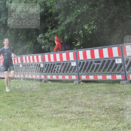 21.06.2025 - 27. Vierlanden-Triathlon KatJ http://msf.ph/oto/8036634 15.06.2025 14:15:34 Ziel 1172, 1211, 1309 meine-sportfotos.de