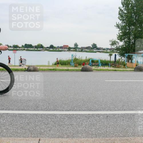 15.06.2025 - 27. Vierlanden-Triathlon H.Heesch http://msf.ph/oto/8036637 15.06.2025 10:49:05 Radfahren 440, 469 meine-sportfotos.de