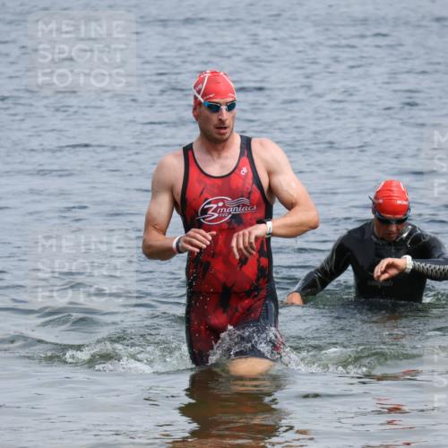 21.06.2025 - 27. Vierlanden-Triathlon Lena Gebhardt http://msf.ph/oto/8036654 15.06.2025 12:00:56 Schwimmen 992, 993 meine-sportfotos.de