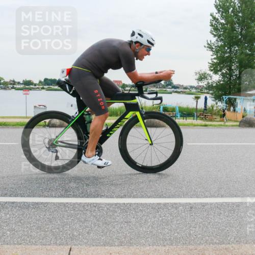 15.06.2025 - 27. Vierlanden-Triathlon H.Heesch http://msf.ph/oto/8036666 15.06.2025 10:49:19 Radfahren 6, 29, 447 meine-sportfotos.de