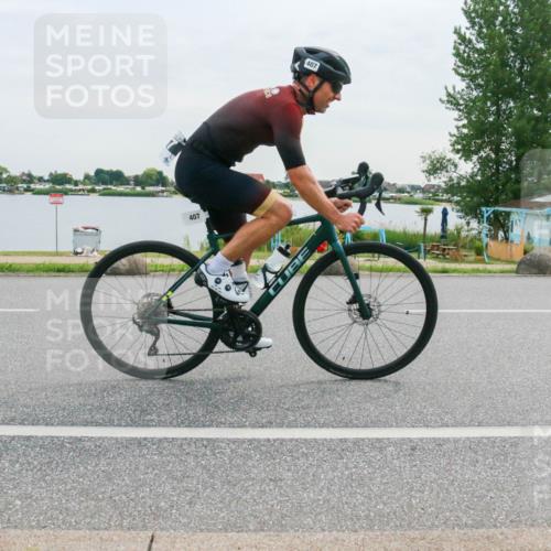 15.06.2025 - 27. Vierlanden-Triathlon H.Heesch http://msf.ph/oto/8036679 15.06.2025 10:49:42 Radfahren 4, 367, 407 meine-sportfotos.de