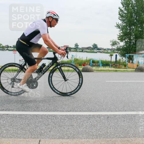 15.06.2025 - 27. Vierlanden-Triathlon H.Heesch http://msf.ph/oto/8036692 15.06.2025 10:49:46 Radfahren 4, 367, 613 meine-sportfotos.de