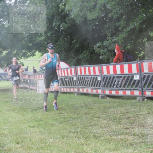 21.06.2025 - 27. Vierlanden-Triathlon KatJ http://msf.ph/oto/8036696 15.06.2025 14:15:39 Ziel 1172, 1217, 1293, 1309 meine-sportfotos.de