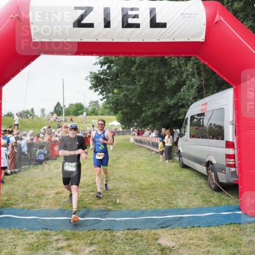 21.06.2025 - 27. Vierlanden-Triathlon MichiJ http://msf.ph/oto/8036719 15.06.2026 13:06:00 Ziel 692, 837, 1017 meine-sportfotos.de