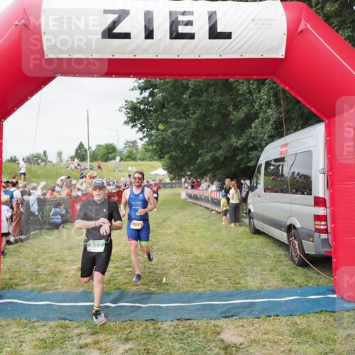 21.06.2025 - 27. Vierlanden-Triathlon MichiJ http://msf.ph/oto/8036724 15.06.2026 13:06:00 Ziel 692, 837, 1017 meine-sportfotos.de