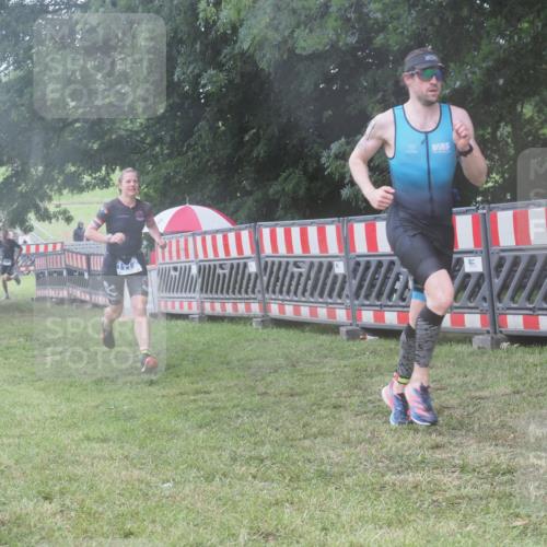 21.06.2025 - 27. Vierlanden-Triathlon KatJ http://msf.ph/oto/8036726 15.06.2025 14:15:40 Ziel 1172, 1210, 1217, 1293, 1309 meine-sportfotos.de