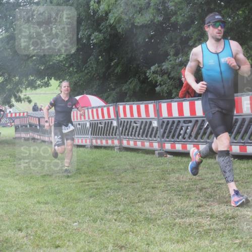 21.06.2025 - 27. Vierlanden-Triathlon KatJ http://msf.ph/oto/8036732 15.06.2025 14:15:40 Ziel 1172, 1210, 1217, 1293, 1309 meine-sportfotos.de
