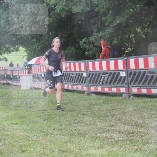 21.06.2025 - 27. Vierlanden-Triathlon KatJ http://msf.ph/oto/8036744 15.06.2025 14:15:41 Ziel 1172, 1210, 1217, 1293, 1309 meine-sportfotos.de