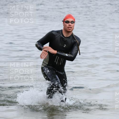 21.06.2025 - 27. Vierlanden-Triathlon Lena Gebhardt http://msf.ph/oto/8036752 15.06.2025 12:01:51 Schwimmen 998 meine-sportfotos.de