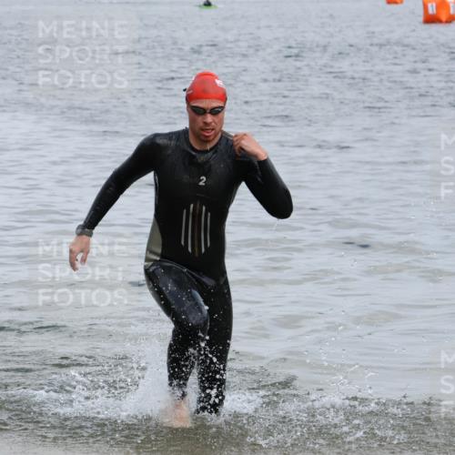 21.06.2025 - 27. Vierlanden-Triathlon Lena Gebhardt http://msf.ph/oto/8036757 15.06.2025 12:01:52 Schwimmen 998 meine-sportfotos.de