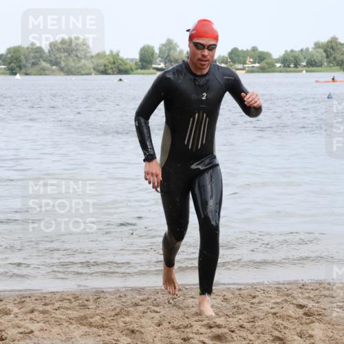 21.06.2025 - 27. Vierlanden-Triathlon Lena Gebhardt http://msf.ph/oto/8036765 15.06.2025 12:01:54 Schwimmen 998 meine-sportfotos.de