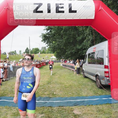 21.06.2025 - 27. Vierlanden-Triathlon MichiJ http://msf.ph/oto/8036783 15.06.2026 13:06:01 Ziel 692, 837, 1017 meine-sportfotos.de