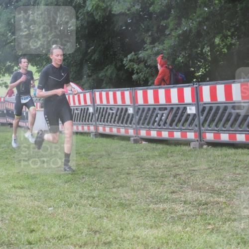 21.06.2025 - 27. Vierlanden-Triathlon KatJ http://msf.ph/oto/8036786 15.06.2025 14:15:45 Ziel 1210, 1217, 1293 meine-sportfotos.de